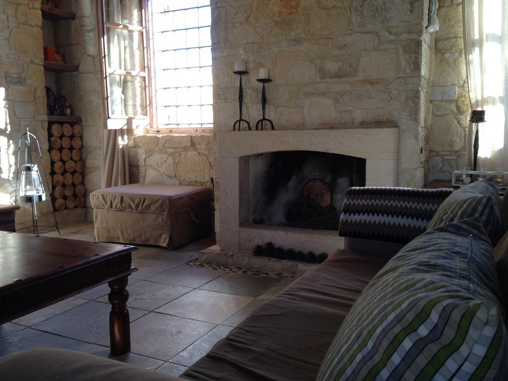 Lofou Traditional Stone House Chambre photo