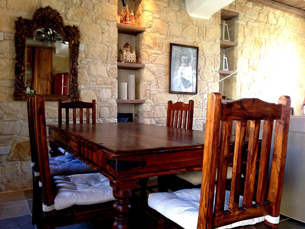 Lofou Traditional Stone House Chambre photo