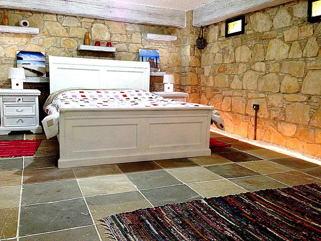 Lofou Traditional Stone House Chambre photo