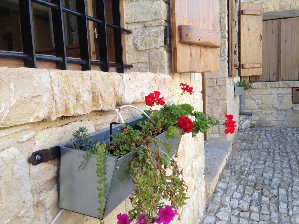 Lofou Traditional Stone House Chambre photo